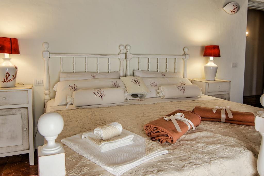 Domus Corallia-Luxury Rooms Porto Rotondo Quarto foto